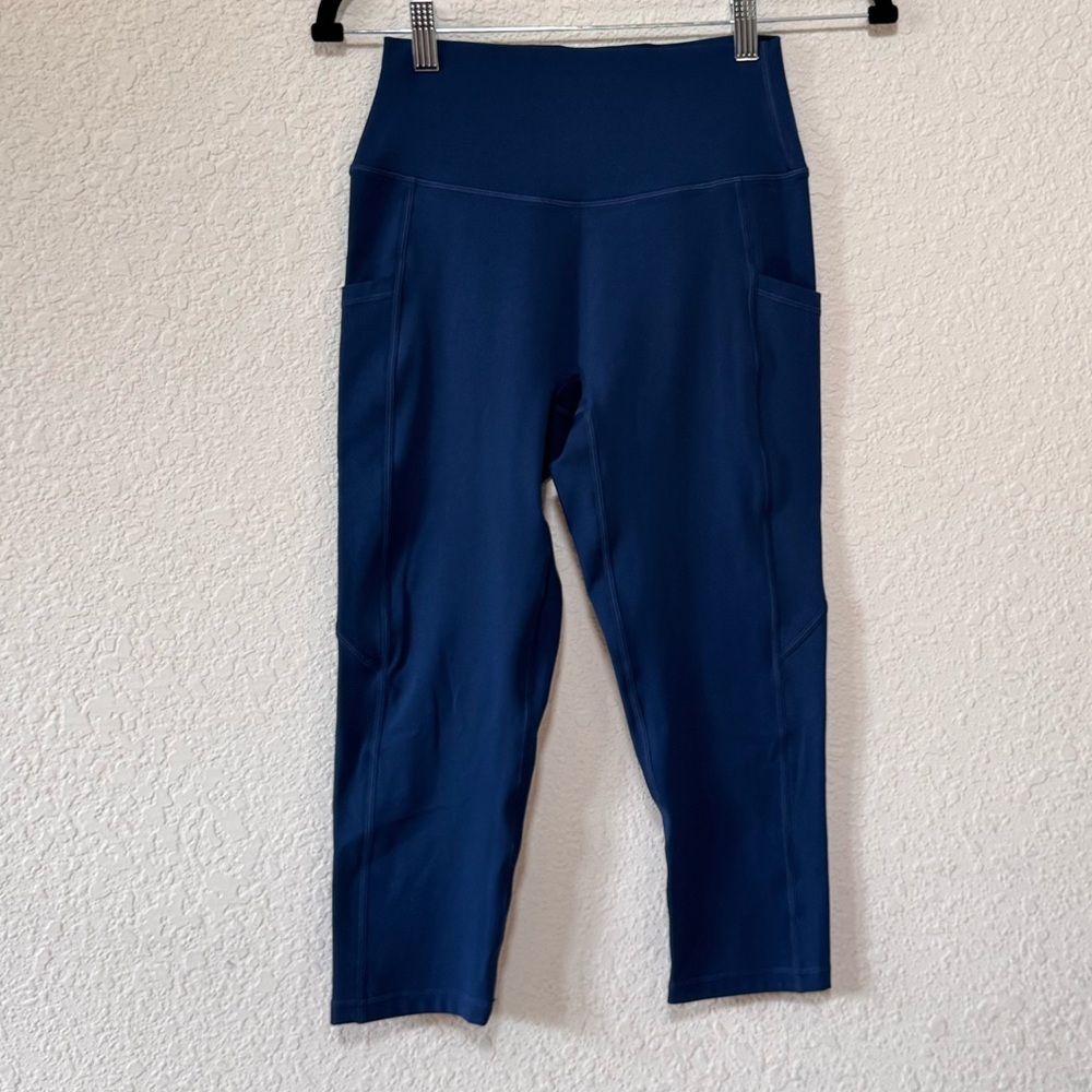 Peach Perfect Navy Blue Capri Leggings